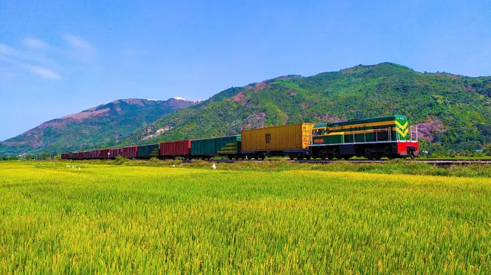 Đề xuất chi hơn 4.500 tỷ đồng n&acirc;ng tốc độ t&agrave;u kh&aacute;ch Bắc - Nam l&ecirc;n 80 km/h