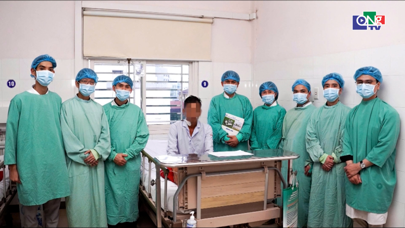 Phẫu thuật th&agrave;nh c&ocirc;ng ca đa nang thận v&agrave; gh&eacute;p thận 