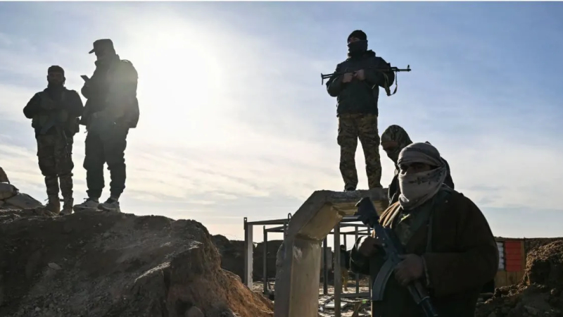 Mỹ chuyển h&agrave;ng ngh&igrave;n t&ugrave; nh&acirc;n IS từ Syria sang Iraq