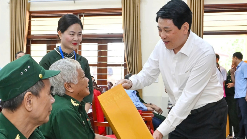 Hơn 1,6 triệu người c&oacute; c&ocirc;ng nhận qu&agrave; Tết của Chủ tịch nước 