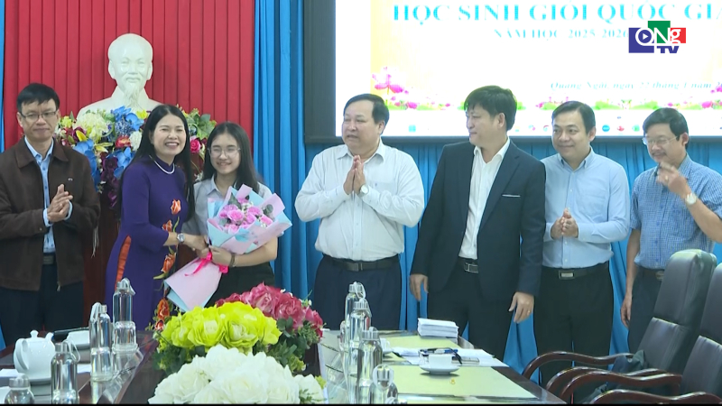 Trao thưởng cho học sinh giỏi quốc gia