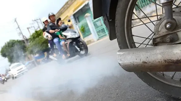 Xe m&aacute;y mới phải đạt kh&iacute; thải mức 4 từ 1/7