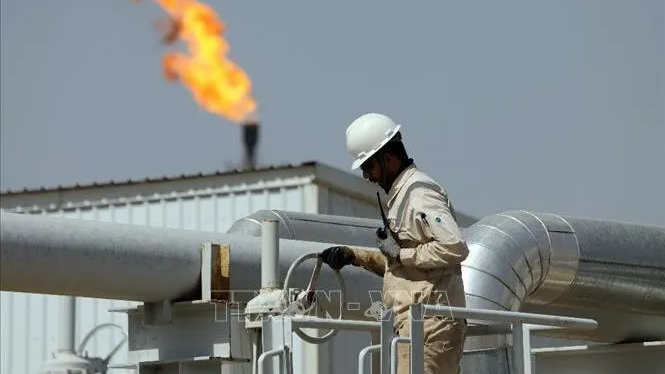 IEA dự b&aacute;o thị trường dầu dư cung trong qu&yacute; I 