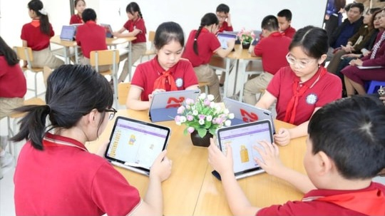 Th&iacute; điểm gi&aacute;o dục AI trong trường phổ th&ocirc;ng theo hướng t&iacute;ch hợp