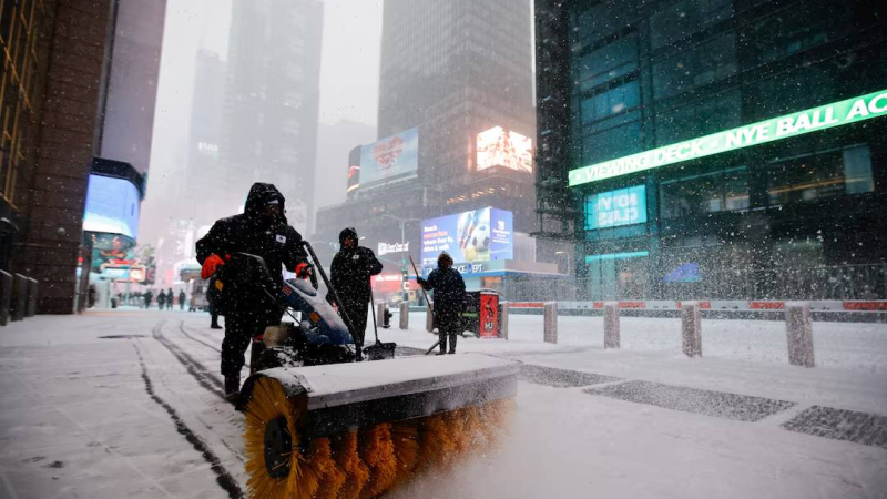 B&atilde;o m&ugrave;a Đ&ocirc;ng lịch sử c&agrave;n qu&eacute;t nước Mỹ