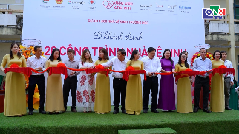 Kh&aacute;nh th&agrave;nh 20 c&ocirc;ng tr&igrave;nh &ldquo;Nh&agrave; vệ sinh cho em&rdquo;