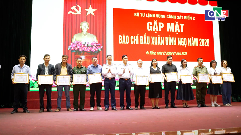 Bộ Tư lệnh V&ugrave;ng Cảnh s&aacute;t biển 2 gặp mặt b&aacute;o ch&iacute; 