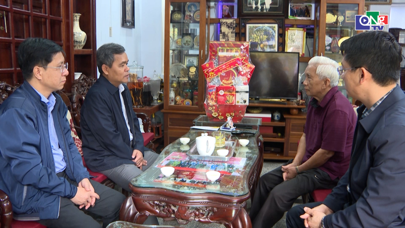 B&iacute; thư Tỉnh ủy Hồ Văn Ni&ecirc;n ch&uacute;c Tết nguy&ecirc;n l&atilde;nh đạo tỉnh