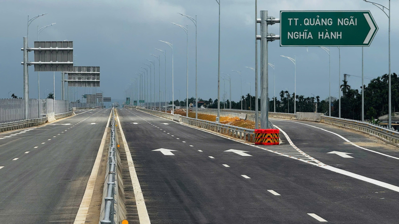 Khẩn trương kết nối trục cao tốc Bắc-Nam, phục vụ nhu cầu đi lại dịp Tết Nguy&ecirc;n đ&aacute;n