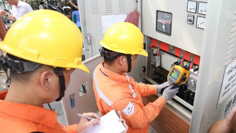 Đề xuất thử nghiệm gi&aacute; điện 2 th&agrave;nh phần trong một năm 