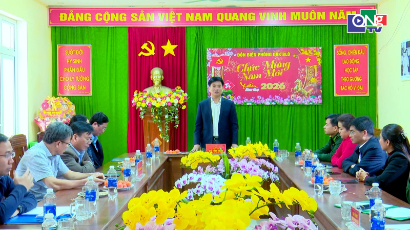 Thăm, ch&uacute;c Tết c&aacute;c đồn Bi&ecirc;n ph&ograve;ng