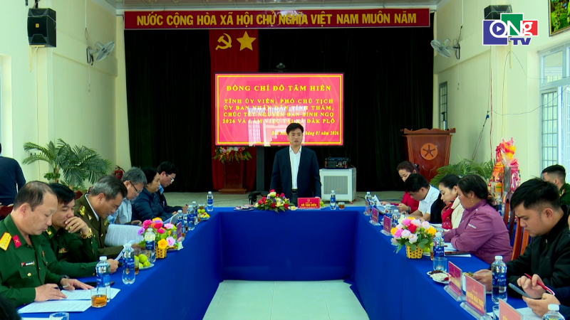 Thăm, ch&uacute;c Tết x&atilde; bi&ecirc;n giới Đăk Pl&ocirc;