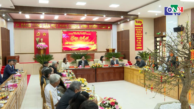 Gặp mặt l&atilde;nh đạo qua c&aacute;c thời kỳ 