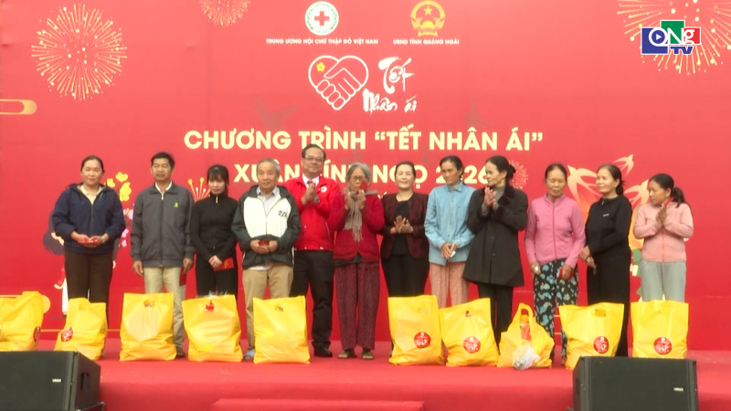 1.000 suất qu&agrave; Tết cho người ngh&egrave;o bị ảnh hưởng thi&ecirc;n tai