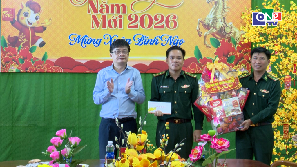 Phó Chủ tịch HĐND tỉnh Quảng Ngãi Nguyễn Thế Hải thăm, chúc Tết và trao quà động viên cán bộ, chiến sĩ các Đồn Biên phòng.