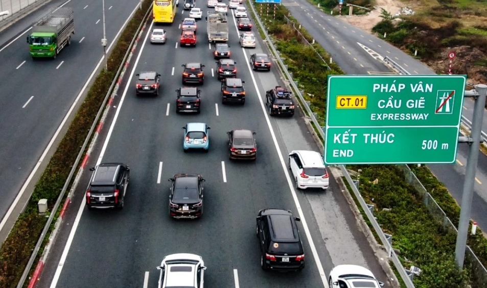 Cục Đường bộ Việt Nam yêu cầu các đơn vị phát hiện và xử lý kịp thời các hư hỏng, bất cập ảnh hưởng đến trật tự, ATGT trên cao tốc và quốc lộ.