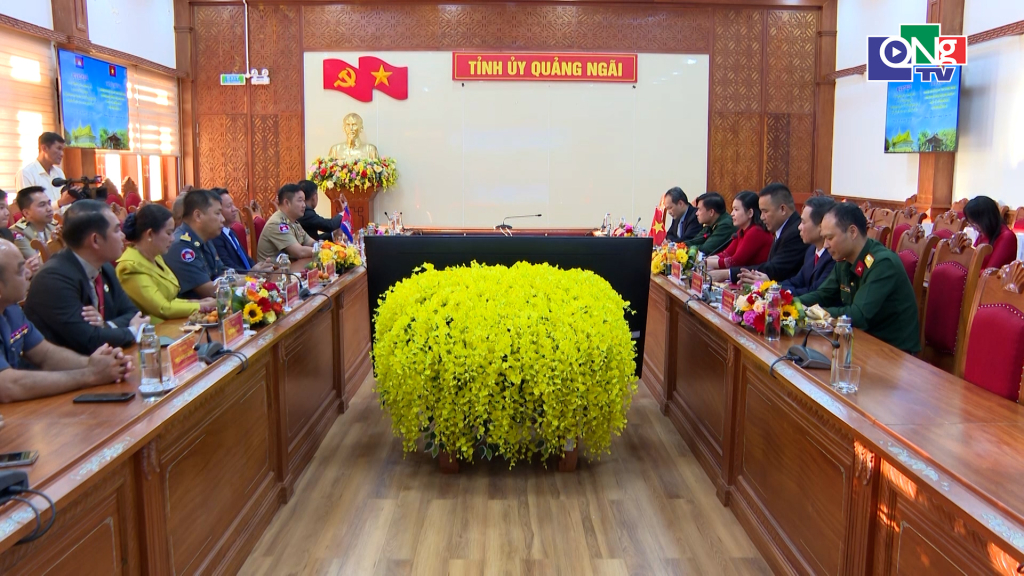 Đoàn đại biểu cao cấp tỉnh Stung Treng thăm, chúc Tết tỉnh Quảng Ngãi.