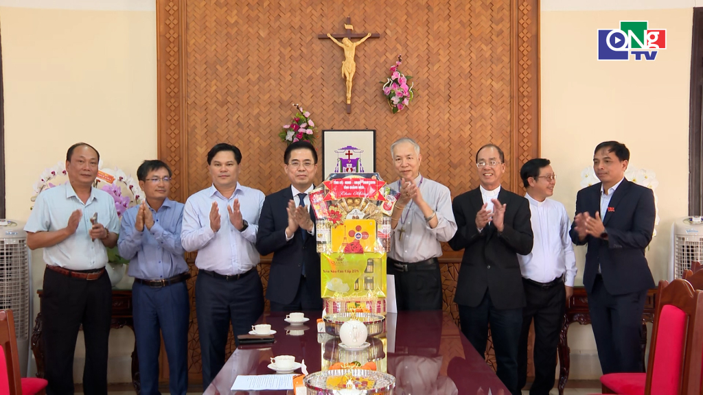 Chủ tịch UBND tỉnh Nguyễn Hoàng Giang tặng quà Tết 