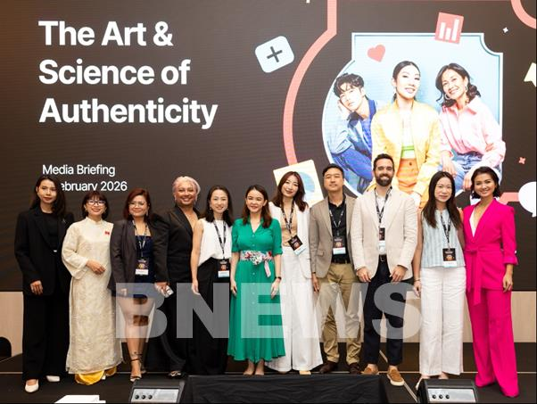 Đại diện TikTok cùng với các nhà sáng tạo nội dung và các đối tác trong khu vực châu Á Thái Bình Dương tại sự kiện ra mắt báo cáo The Art and Science of Authenticity.