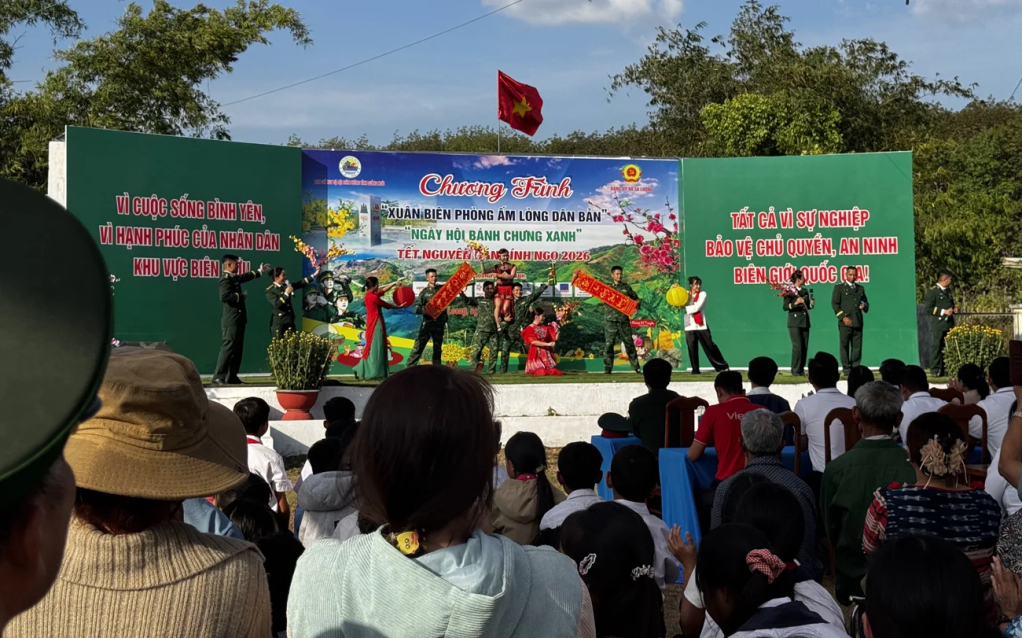 Chương trình “Xuân biên phòng ấm lòng dân bản” năm 2026 tại xã Sa Loong. Ảnh: Văn Tánh