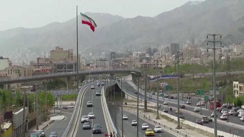 Israel cảnh báo khả năng đơn phương tấn công Iran.