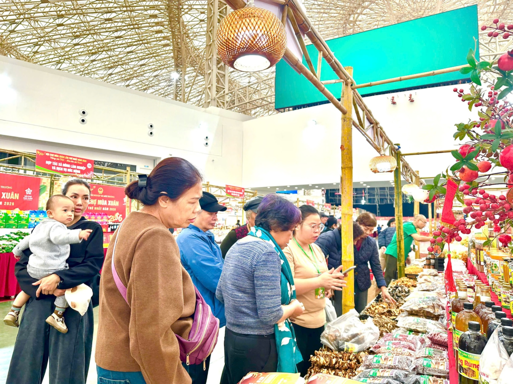 Người tiêu dùng sẽ được bảo vệ quyền lợi người tiêu dùng bằng công nghệ AI. Ảnh: Nguyễn Nam