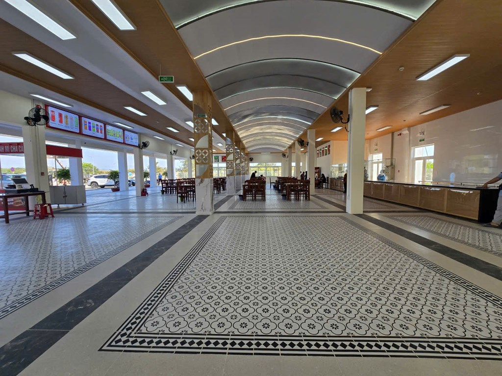 Trạm dừng nghỉ Km205+092 thuộc Dự án thành phần Vĩnh Hảo – Phan Thiết trên tuyến cao tốc Bắc – Nam phía Đông. Ảnh: Diệp Anh