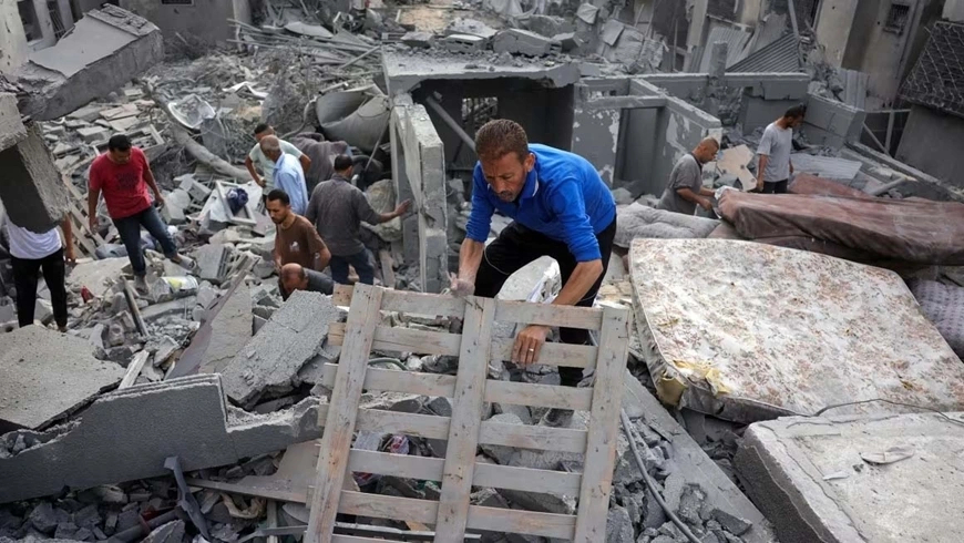 Các đống đổ nát tại dải Gaza. Ảnh: Reuters