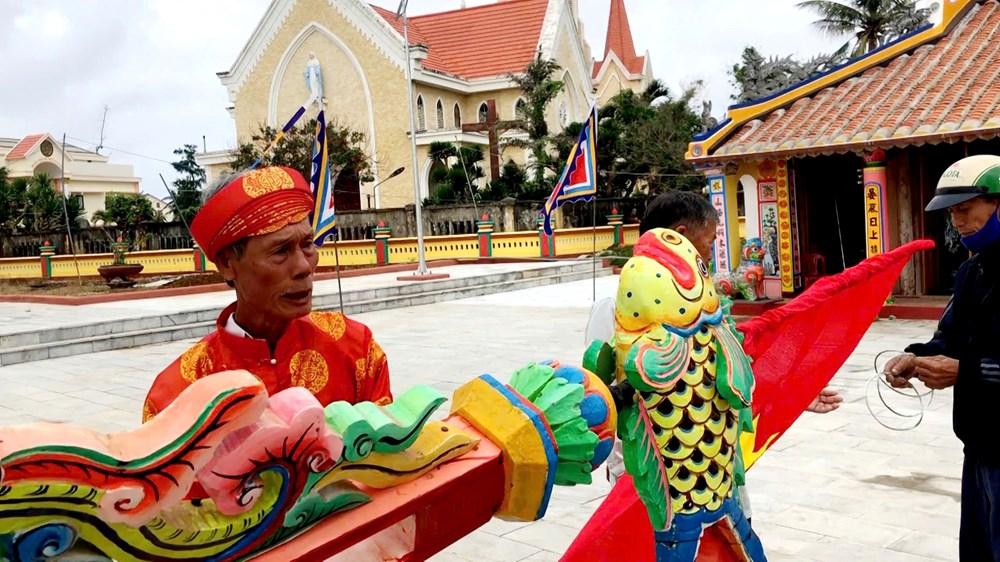 Các đình làng, lăng vạn, dinh miếu và nhà thờ tộc họ trên địa bàn đặc khu Lý Sơn tổ chức nghi thức dựng cây nêu đón Tết cổ truyền.