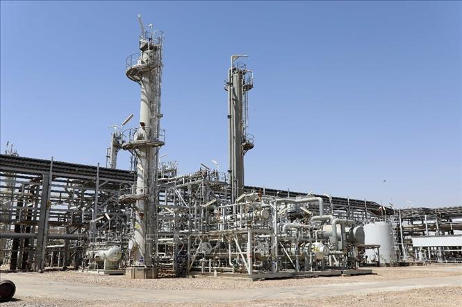 Một nhà máy lọc dầu tại tỉnh Wasit, Iraq. Ảnh: THX/TTXVN