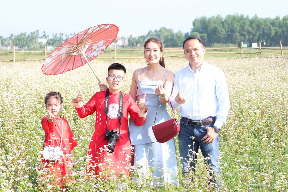 Với điểm nhấn tam giác mạch và tiểu cảnh mộc mạc, nơi đây trở thành điểm du Xuân, lưu giữ khoảnh khắc đầu năm đầy cảm xúc.