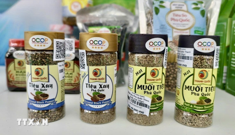 Sản phẩm tiêu Phú Quốc đạt OCOP 3 sao của tỉnh An Giang trưng bày tại triển lãm sản phẩm OCOP tiêu biểu vùng Đồng bằng sông Cửu Long. Ảnh: Thanh Sang/TTXVN