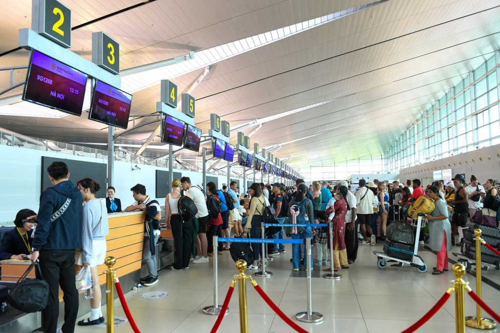 Khu vực làm thủ tục các hãng bay tại sân bay Phú Quốc. Ảnh: Hoàng Anh