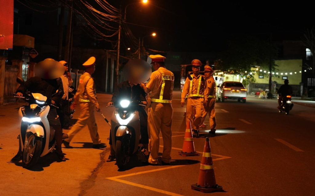 Lực lượng CSGT thực hiện nhiệm vụ kiểm tra trong dịp Tết cổ truyền 2026.