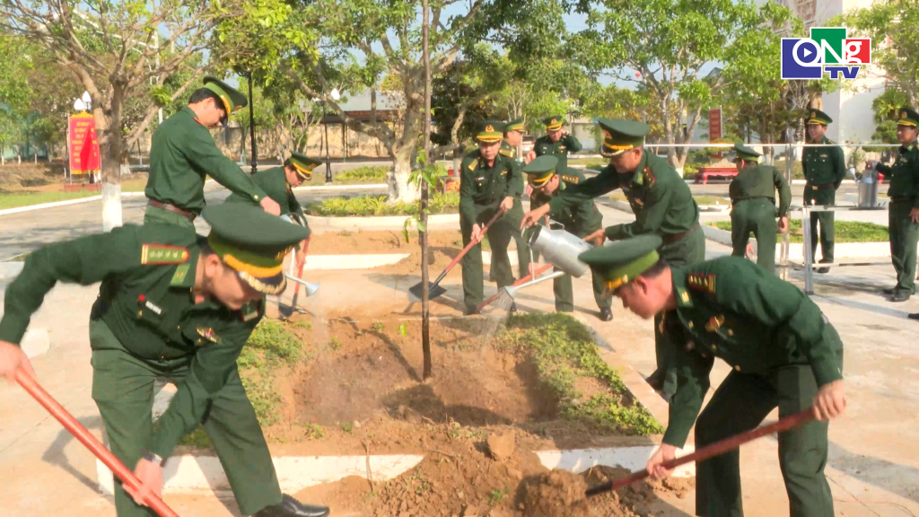 Bộ đội Biên phòng hưởng ứng Tết trồng cây.