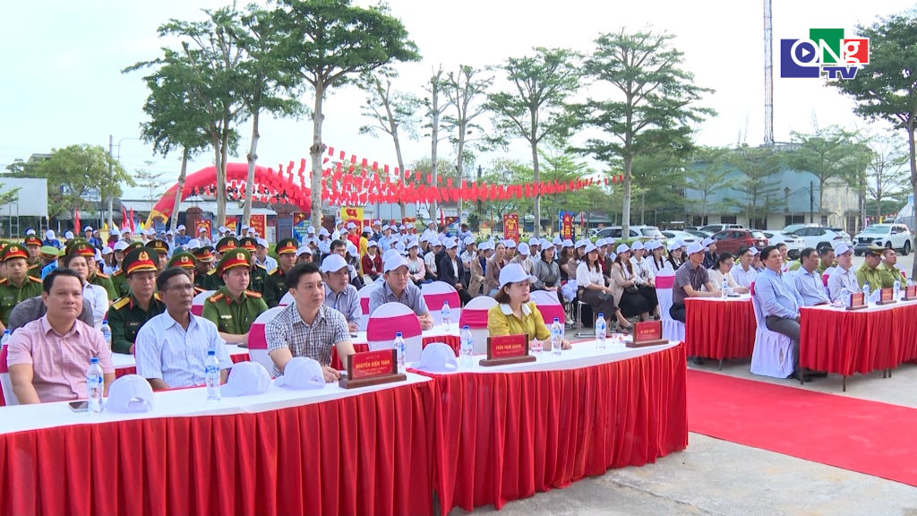 Các đại biểu dự lễ phát động.