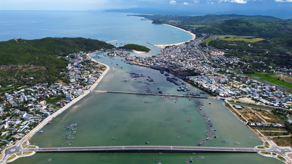 Quảng Ngãi hiện có 9 phường đạt trình độ phát triển đô thị đối với đơn vị hành chính trong đô thị ở mức II và III. Ảnh: Lê Danh