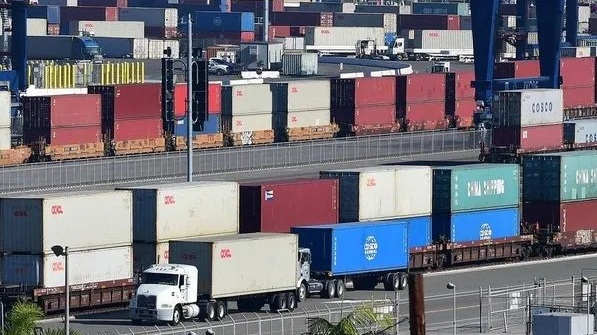 Mỹ: Th&acirc;m hụt thương mại tăng mạnh nhất trong gần 34 năm 