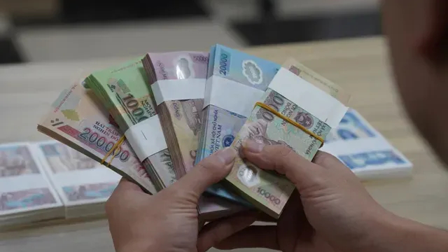 Cảnh gi&aacute;c bẫy lừa đảo đổi tiền l&igrave; x&igrave; dịp Tết