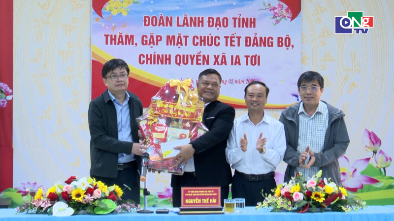 Thăm, ch&uacute;c Tết c&aacute;c Đồn Bi&ecirc;n ph&ograve;ng v&agrave; x&atilde; Ia Tơi