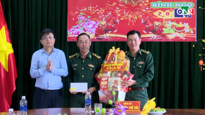 Thăm, ch&uacute;c tết Đồn Bi&ecirc;n ph&ograve;ng v&agrave; x&atilde; bi&ecirc;n giới Ia Đal