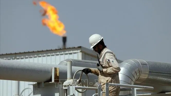 OPEC+ ch&iacute;nh thức tạm ngưng tăng sản lượng dầu đến hết qu&yacute; I/2026
