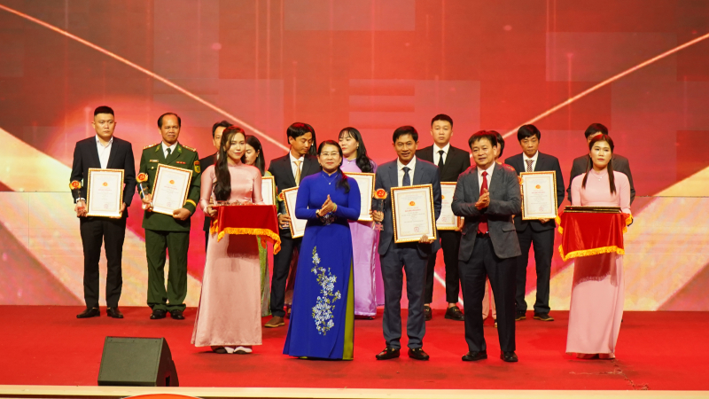 Ươm mầm tương lai - Ph&aacute;t triển c&acirc;y trồng bền vững  