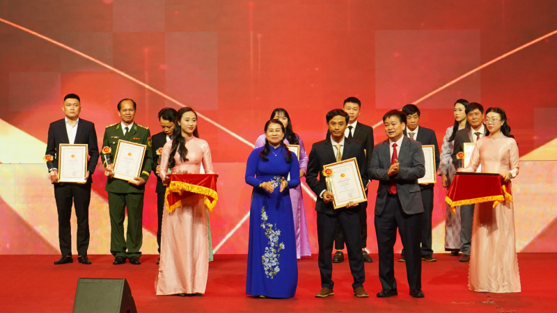 Quảng Ng&atilde;i: Dấu ấn 10 năm học v&agrave; l&agrave;m theo B&aacute;c