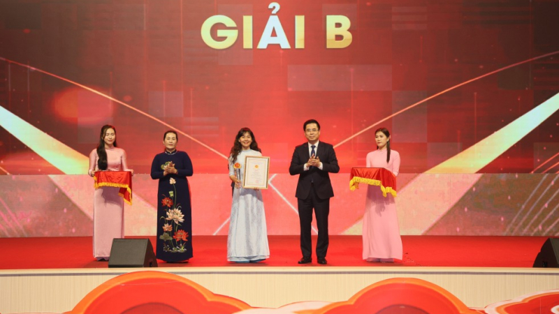 X&acirc;y dựng Đảng mạnh từ gốc 