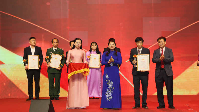 Đột ph&aacute; trong chuyển đổi số ở Quảng Ng&atilde;i 