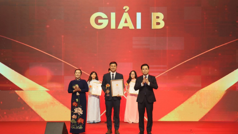 Đảng m&atilde;i l&agrave; &aacute;nh s&aacute;ng soi đường 