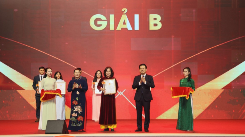 S&aacute;ng m&atilde;i lửa Ba Tơ anh h&ugrave;ng 