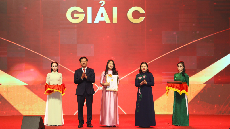 Vang m&atilde;i h&agrave;o kh&iacute; th&aacute;ng Ba