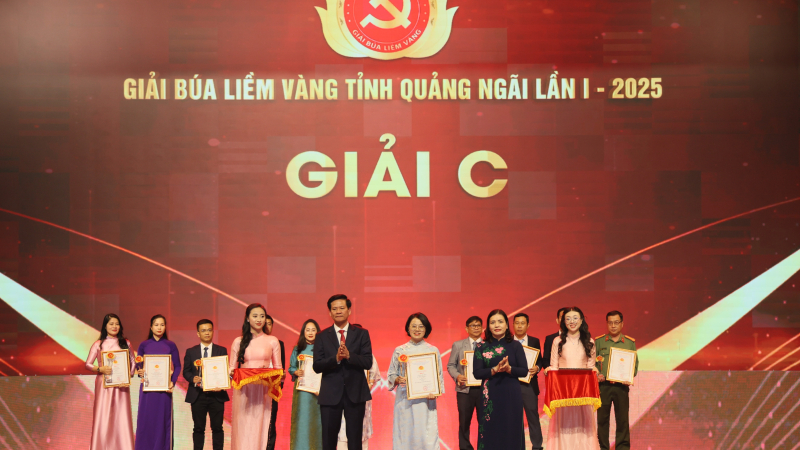 Khi &ldquo;Đảng vi&ecirc;n đi trước&hellip;&rdquo;